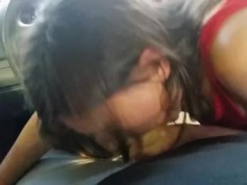 Бывшая жена глотает огромную порцию спермы - минет в автомойке на публике