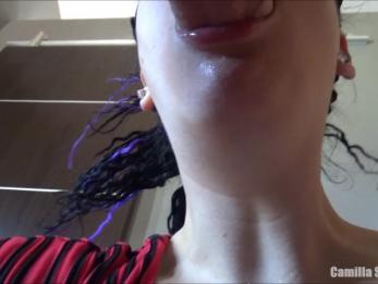 Высокие каблуки и сексуальное платье - моя жена принимает огромную нагрузку на рот и на ее лице