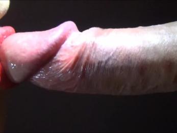 Возбужденная девушка берет сперму с минета!