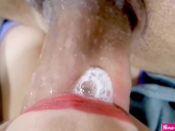 Очень небрежный минет от первого лица (женский вид от первого лица) - много слюнявит член моего мужчины