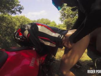 HOT Biker Girl Получите огромную сперму на лицо в своем шлеме, чтобы уронить мой велосипед HOT Biker Girl Получите огромную сперму на лицо в своем шлеме, чтобы уронить мой велосипед