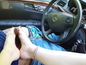 Кант с ее сексуальными ногами в моем Mercedes Benz