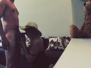 Молодая девушка хочет секса