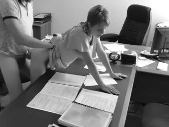 Кэм поймала сотрудников трахающихся в офисе