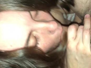 Она любит есть задницу, лизать яйца и пробовать мою сперму