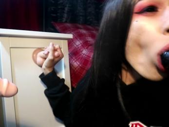 Одержимый Гот Транни Ловушка сосет 3 петуха небрежный Bukakke глубокий минет Footjob