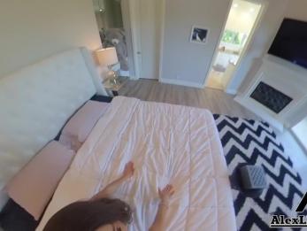 abigail mac играет с большим членом и снимает его на insta360! предварительный просмотр