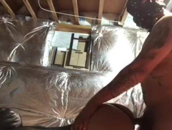 Тмин на всем протяжении своей великолепной латексной маски покорной рабыни в маске