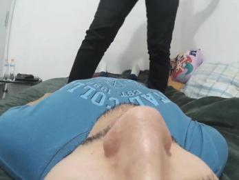 Вонючие ножки на лице Вонючие ножки на лице