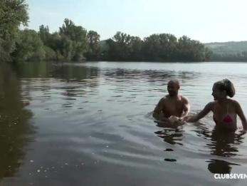 Шпионить и чертовски горячий подросток Шпионить и чертовски горячий подросток