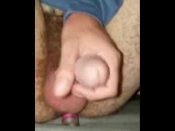 Катание на дилдо и конча в кухне друзей