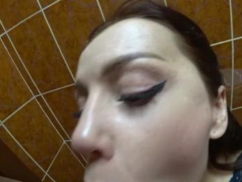 Минет с окончанием в туалете для персонала