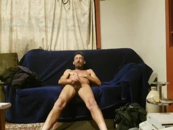 Стив раздевается и мастурбирует.mp4