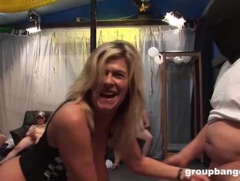 Суровая групповуха фантазии пирсинг шлюха сбывается