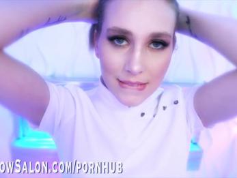 БРЮНЕТКА BABE FIONA ВЫСТАВЛЯЕТ ЧАСЫ, ДЖЕРСЫ И ДИСКИ