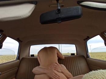 Моя немецкая трутушка 30лет катается на моем члене