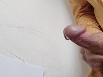 Большой член зажат между пуговицами рубашки для быстрого секса