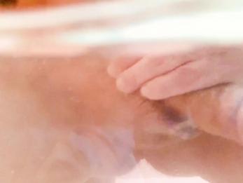 БРИТЬ ЖЕСТКИЙ ДИК - ПОД ВОДОЙ - МАСТУРБИРУЮЩИЙ ОГРОМНЫЙ ПЕТУ - 4K