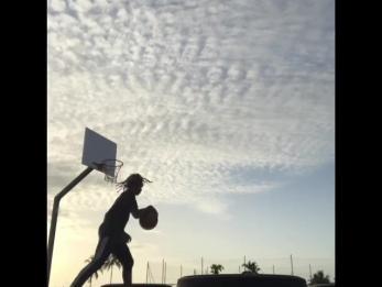 Лучший баскетбол с двумя большими сиськами и жесткой задницей