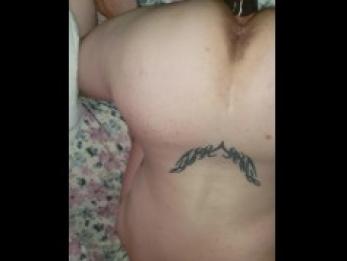 Крошечная горячая жена испытывает оргазм на всем BBC - жена куколда кончает на весь член